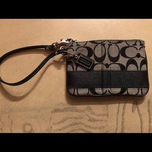 Coach Wristlet 💅🏽